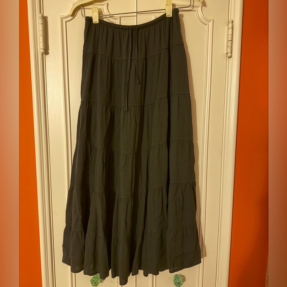 Aritzia Wilfred black tiered skirt